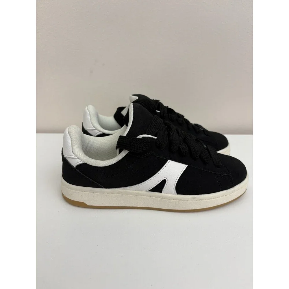 No Boundaries Women's Chunky Lace-Up Skate Sneakers Size 8 Memory foam lace-up